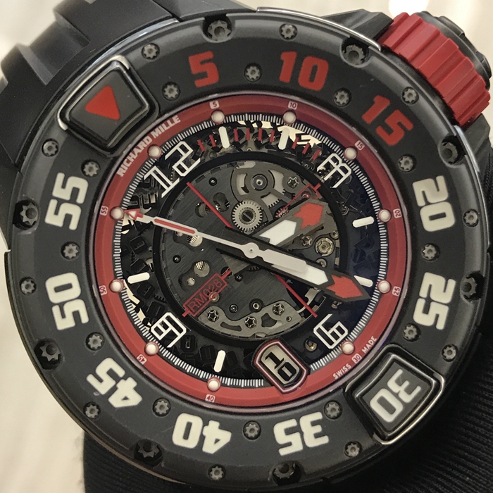 RICHARD MILLE 理查德米勒 男士系列，RM 028。47毫米表径，钛金属表壳，日期显示功能，史泰龙同款，热门款清凉必备神器。全球限量30枚。专柜定价：650000元。 单表无附件。
