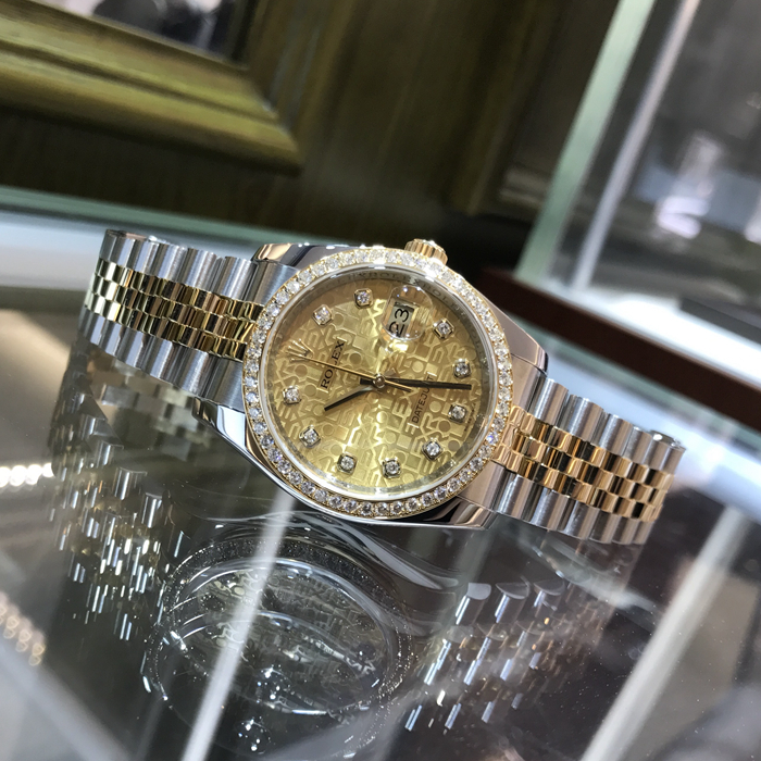 ROLEX 劳力士 日志型系列，116243。36毫米表径，18K黄金/精钢表壳镶钻，纪念花纹面盘，钻石时标，3点位置防反光凸透式放大（2.5倍）日历窗，自动上弦机械机芯。 单表无附件。