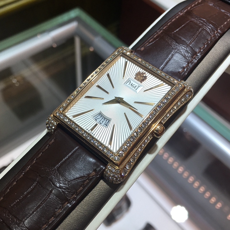 PIAGET 伯爵 BLACK-TIE 黑带系列，36x46毫米表径，18K玫瑰金后镶钻表壳，白色面盘，6点位置日期显示，自动上弦机械机芯。 单表无附件。