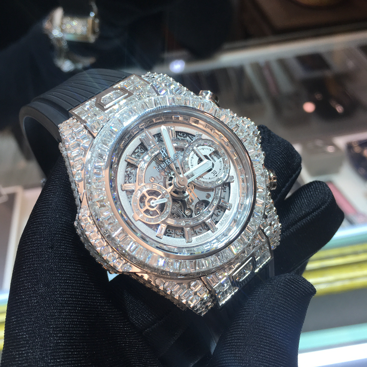 Hublot 宇舶 Bigbang 大爆炸系列，拳王梅威瑟同款，45毫米表径，18K白金顶级后镶T钻全满T钻，计时功能，自动上弦机械机芯，原钻参考价：140万美金。 单表无附件。