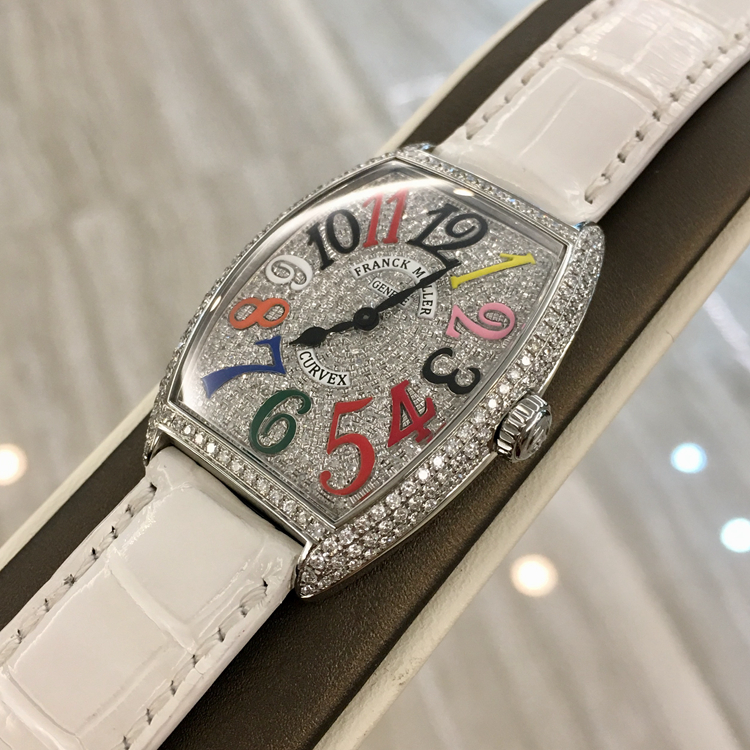 FRANCK MULLER 法兰克穆勒，FM2852。精钢后加钻满天星彩字面盘，43X32mm中号女表，采用国外最顶级的钻石及镶工，精准石英机芯。 未使用品全套附件齐全。