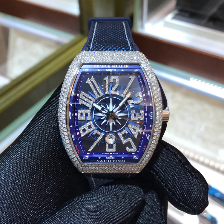 FRANCK MULLER 法兰克穆勒 YACHTING系列，V45 后加钻。44X53.7毫米表径。精钢镶钻表壳，深蓝色酒桶型表盘，六点位置日期显示，蓝宝石水晶玻璃表镜，自动上弦机械机芯。 未使用品全套附件齐全。