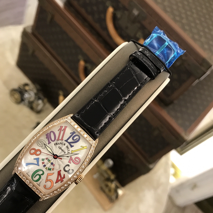 Franck Muller 法兰克穆勒 COLOR DREAMS 系列，5851 M SC COL DRM D 1R，45*32毫米表径，18K玫瑰金，原镶钻圈钻耳，彩字面盘，自动上弦机芯。专柜定价：286000港币。 全套附件齐全。