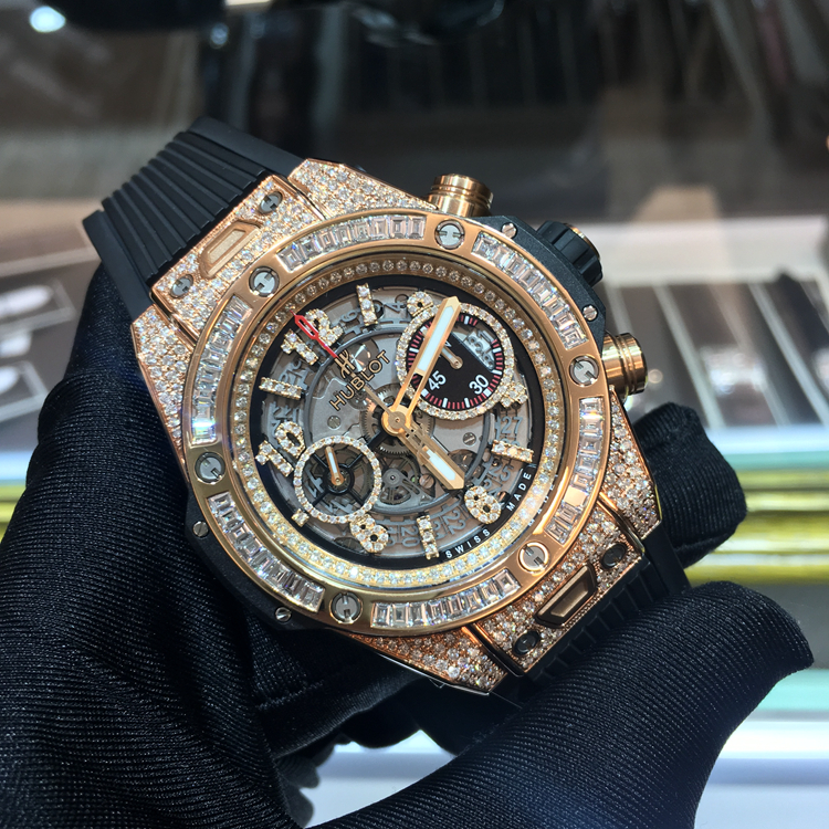 Hublot 宇舶 Bigbang 大爆炸系列，411.OX.1180.RX.0904。45毫米表径，18K玫瑰金后镶T方钻圈，计时功能，HUB 1242 Unico自动上弦机械机芯，原钻参考价：611500元。 单表无附件。
