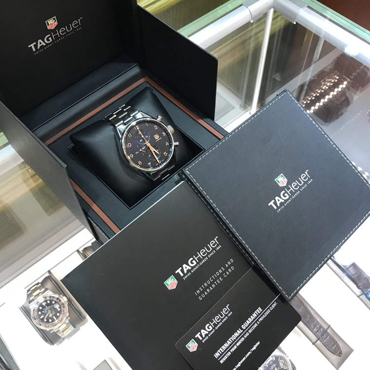 Tag Heuer 泰格豪雅 卡莱拉系列，CAR2014.BA0796。43毫米表径，精钢表壳，黑色面盘，日期显示、计时功能，Cal.1887自动上弦机械机芯，动力储备50小时，专柜定价：51000元。 全套附件齐全。