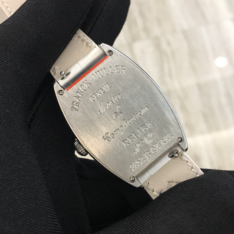 FRANCK MULLER 法兰克穆勒，FM2852。精钢后加钻满天星彩字面盘，43X32mm中号女表，采用国外最顶级的钻石及镶工，精准石英机芯。 未使用品全套附件齐全。