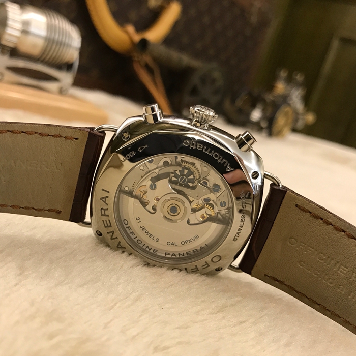 Panerai 沛纳海  限量珍藏款系列，PAM 00214。精钢表壳，45毫米表径，黑色面盘，计时功能自动上弦机械机芯。专柜定价：123500元。 全套附件齐全。