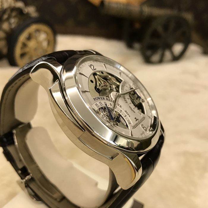 Jaeger-LeCoultre 积家 超卓复杂腕表系列，Q1646420。43毫米表径，PT950铂金表壳，银灰色表盘，三问报时功能，手动上弦机械机芯，15天动力超长储存。专柜定价：1540000元。 单表无附件。