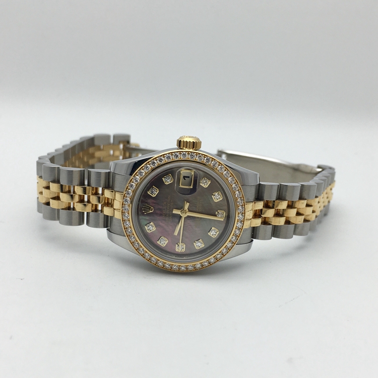 Rolex 劳力士 女装日志型系列，179383。26毫米表径，18K黄金/精钢原钻表壳，黑色珍珠母贝面盘，钻石时标，防反光凸透式放大（2.5倍）日历窗，Cal.2235自动上弦机械机芯，动力储备48小时。专柜定价：141800元。 全套附近齐全。