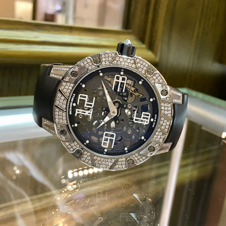 RICHARD MILLE 理查德米勒，RM033。45毫米表径原壳后加钻，设计感十足，超薄6.3毫米，镂空面盘自动上弦机械机芯，1/4珍珠陀，动储42小时。 单表无附件。