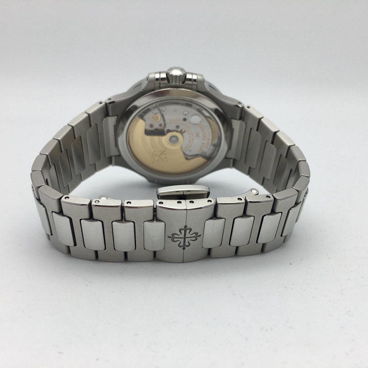 PATEK PHILIPPE 百达翡丽 NAUTILUS 运动系列，7118/1A-010。35.2毫米表径，精钢表壳，银白色表盘，覆荧光涂层的金质立体时标，6点位置日期显示，Cal.324 S C自动上弦机械机芯，动力储备45小时。专柜定价：181800元。 全套附件齐全。PATEK PHILIPPE 百达翡丽 NAUTILUS 运动系列，7118/1A-010。35.2毫米表径，精钢表壳，银白色表盘，覆荧光涂层的金质立体时标，6点位置日期显示，Cal.324 S C自动上弦机械机芯，动力储备45小时。专柜定价：181800元。 全套附件齐全。