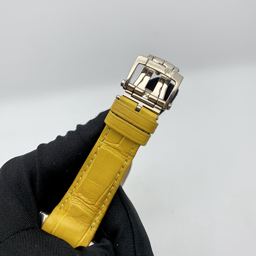 Ulysse Nardin 雅典奇想系列2080 公价112000万，18k白金表壳，45毫米表径，深蓝色表盘，陀飞轮。  单表无附件。