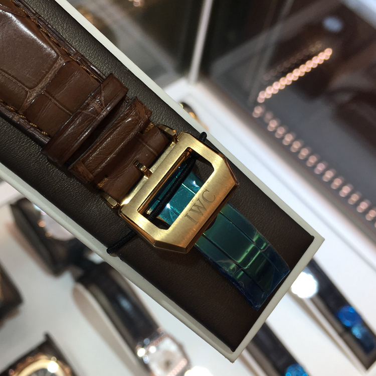 IWC 万国 葡萄牙系列 IW524202。43毫米表径。18K玫瑰金表壳，钢镀铑圆形表盘，三问报时功能，Cal.95290手动上弦机械机芯，动力储备43小时。全球限量250只，专柜定价615000元。 全套附件齐全。