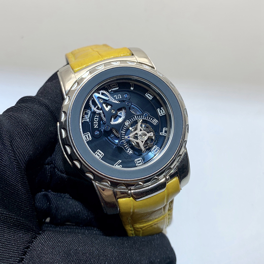 Ulysse Nardin 雅典奇想系列2080 公价112000万，18k白金表壳，45毫米表径，深蓝色表盘，陀飞轮。  单表无附件。