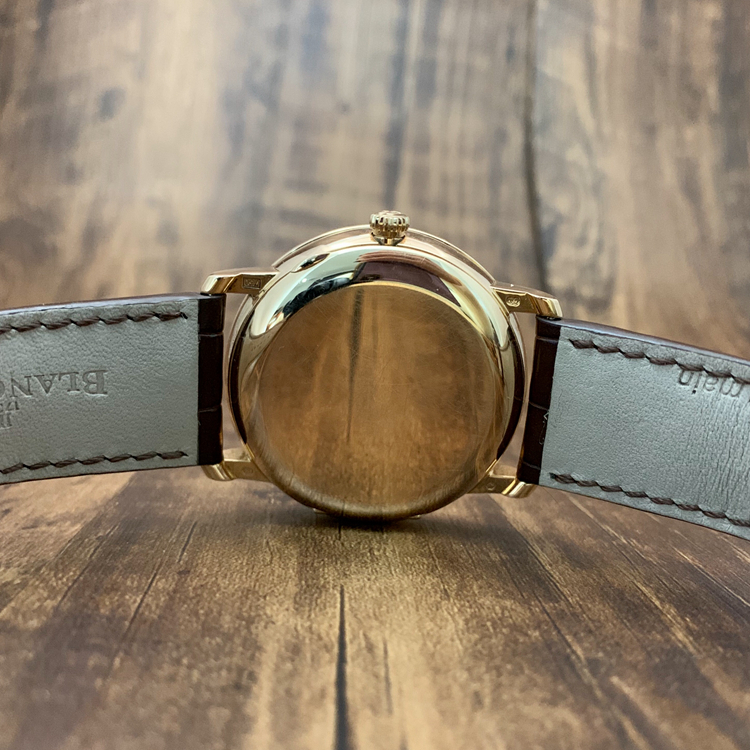 Blancpain 宝珀 Villeret 经典系列，6664-3642-55B。40毫米表径，18K玫瑰金表壳，银白色面盘，罗马数字时标，指针式日期显示，月相显示、月份显示、星期显示功能，Cal.6654自动上弦机械机芯，动力储备72小时。专柜定价：223000元。 单表无附件。
