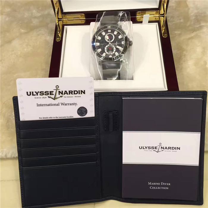 Ulysse Nardin 雅典航海系列，263-90-3/72。钛金属45毫米表径，背透自动机械，小三针，日历显示，动力储备显示，橡胶表带折叠扣。专柜定价：8300欧元。 未使用品全套附件齐全。
