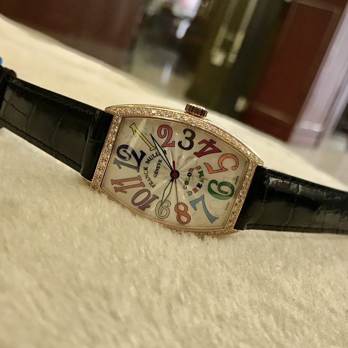 Franck Muller 法兰克穆勒 COLOR DREAMS 系列，5851 M SC COL DRM D 1R，45*32毫米表径，18K玫瑰金，原镶钻圈钻耳，彩字面盘，自动上弦机芯。专柜定价：286000港币。 全套附件齐全。