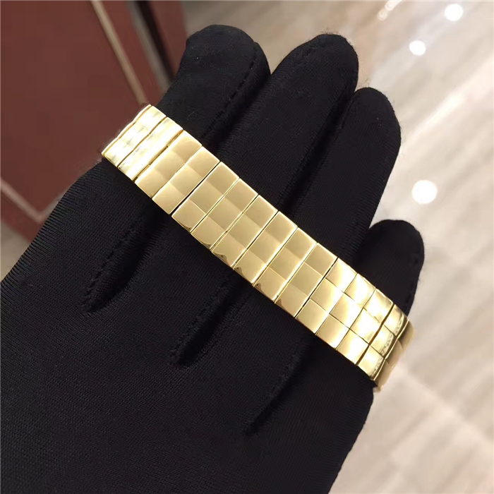 梵克雅宝女表，18K黄金，珍珠贝母面盘，25×25毫米表径，精准石英机芯，钟意现货。