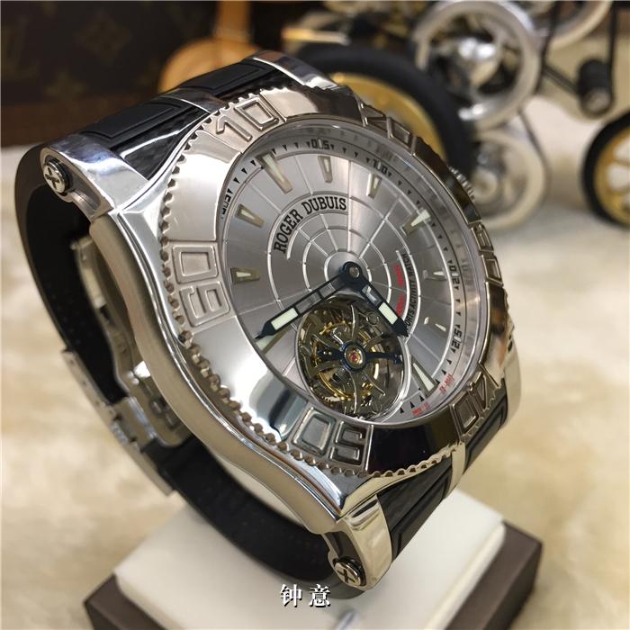 RRogerDubuis 罗杰杜彼 陀飞轮，48毫米表径，精钢表壳，18K白金表圈，玫瑰金面盘，日内瓦印记，橡胶表带，限量280只。手动上弦机械机芯。 单表无附件。