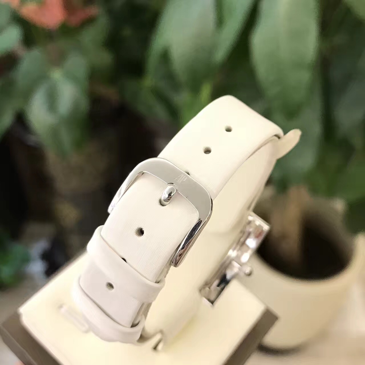 AP爱彼女表 表径27*28mm 18k白金钻石外圈 贝母表盘 钻石刻度