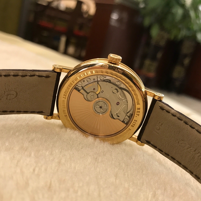 Breguet 宝玑 Classique 经典系列，5178BR。38毫米表径，18K玫瑰金原镶钻圈，大明火白色珐琅表盘搭配蓝钢宝玑针，3点位置日期显示，自动上弦机械机芯。专柜定价：218500元。 单表无附件。