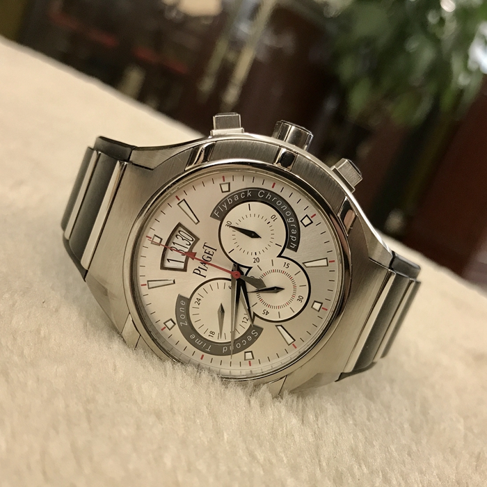 PIAGET 伯爵 POLO系列，G0A34001。45毫米表径，钛金属表壳，大日历显示，双时区功能、计时功能自动上弦机械机芯，动力储备50小时。 专柜定价：80568元。 单表无附件。