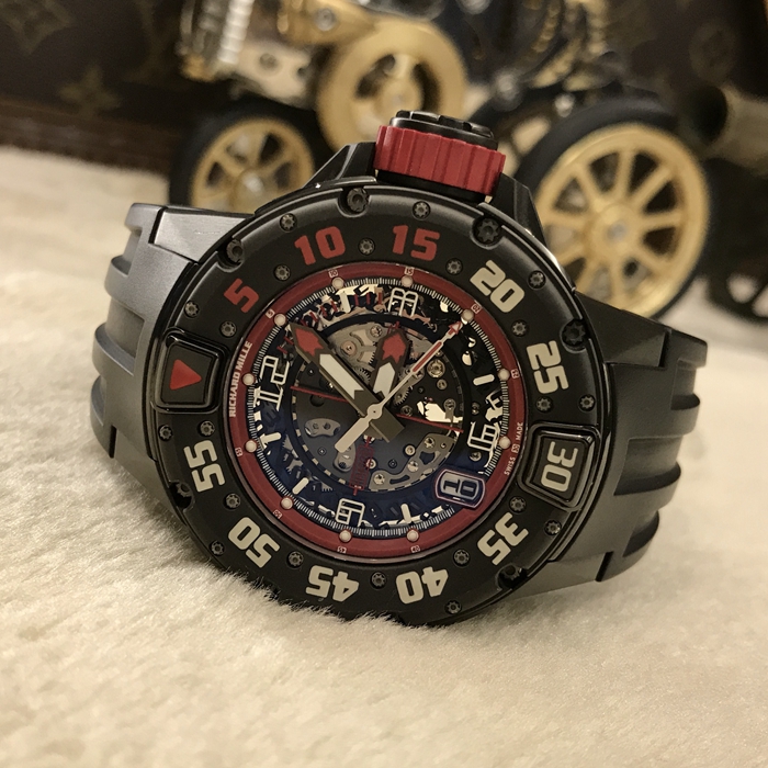 RICHARD MILLE 理查德米勒 男士系列，RM 028。47毫米表径，钛金属表壳，日期显示功能，史泰龙同款，热门款清凉必备神器。全球限量30枚。专柜定价：650000元。 单表无附件。