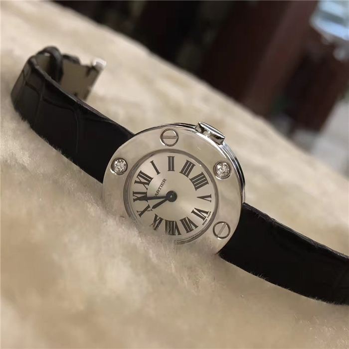 Cartier 卡地亚 LOVE 系列，WE800231，18K白金镶钻，3颗VVS大钻，代表缘三生。23毫米表径，18K白金底盘盖刻有LOVE字样。自产Cal.157石英机芯，专柜定价：62000元。
