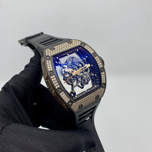 RICHARD MILLE 理查德米勒 男士系列，RM 055 NTPT。42.7 x 49.9 毫米表径，NTPT表壳带钻，镂空面盘，蓝宝石(1800 维氏硬度)镜面，两面经防眩处理，手动上弦机械机芯。  全套附件齐全。