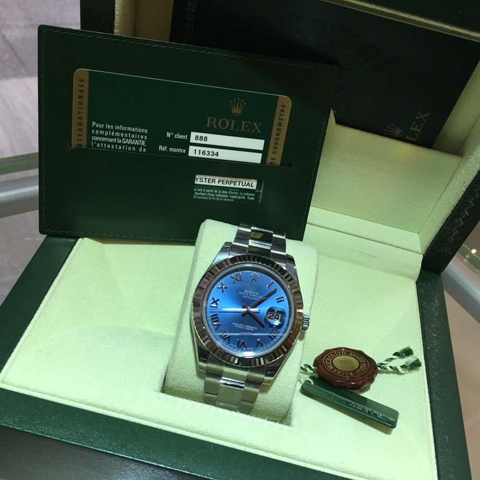 Rolex 劳力士 日志型系列，116334。41毫米表径，18K白金/精钢表壳，深蓝色面盘，罗马数字时标，3点位置日历显示，自产3136型自动上弦机械机芯，动力储备48小时。 未使用品全套附件齐全。