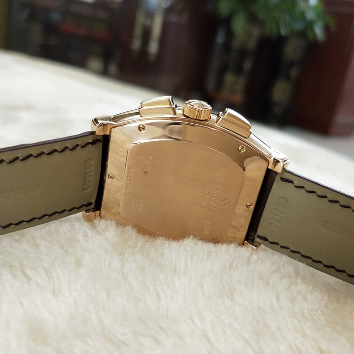 Vacheron Constantin 江诗丹顿 Malte 马耳他系列，49180/000R-9361。40x50 毫米表径，18K玫瑰金表壳，银灰色酒桶型表盘，12点位置视窗式日期显示，计时功能自动上弦机械机芯，动力储备40小时。 单表无附件。