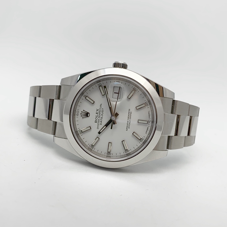 ROLEX 劳力士 日志型系列，126300-0005。41毫米表径，精钢表壳，白色面盘，3点位置防反光凸透式放大日历窗，3235自动上弦机械机芯，动力储备70小时。专柜定价：57400元。 单表无附件。