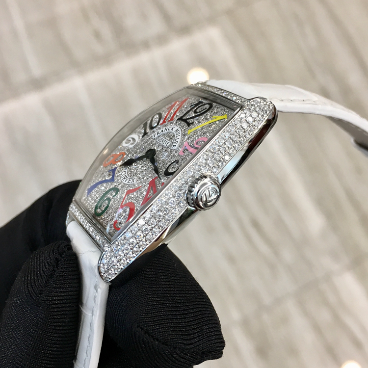 FRANCK MULLER 法兰克穆勒，FM2852。精钢后加钻满天星彩字面盘，43X32mm中号女表，采用国外最顶级的钻石及镶工，精准石英机芯。 未使用品全套附件齐全。