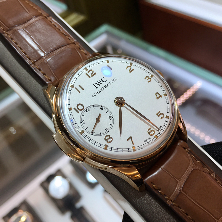 IWC 万国 葡萄牙系列 IW524202。43毫米表径。18K玫瑰金表壳，钢镀铑圆形表盘，三问报时功能，Cal.95290手动上弦机械机芯，动力储备43小时。全球限量250只，专柜定价615000元。 全套附件齐全。