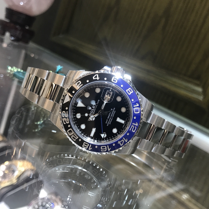 Rolex 劳力士 格林尼治型II系列，116710BLNR-78200。40毫米表径，精钢表壳，24小时渐进刻度双向旋转外圈；双色（蓝、黑）Cerachrom陶质字圈，镌有数字及刻度，黑色面盘，中央时、分及秒针；24小时显示；瞬时变更独立指针显示第二时区时间；瞬跳日历；秒针暂停功能以准确调校时间，自产3186自动上弦机械机芯，动力储备48小时。专柜定价：69300元。 未使用品全套附件齐全。