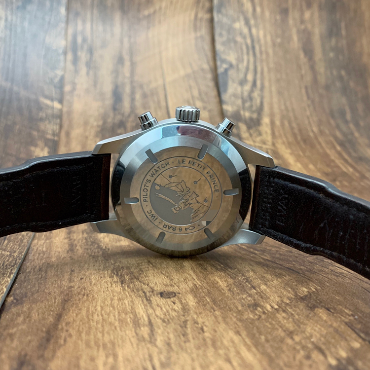 IWC 万国 飞行员系列，IW377706。小王子，43毫米表径，精钢表壳，黑色面盘，3点位置为日期显示、星期显示，计时功能，自动上弦机械机芯，专柜定价：47000元。 单表附保卡。