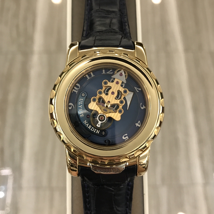 Ulysse Nardin 雅典 奇想系列 026-88。44.5毫米表径。18K黄金表壳，深蓝色表盘。蓝宝石水晶玻璃表镜。手动上弦机械机芯。 单表无附件。