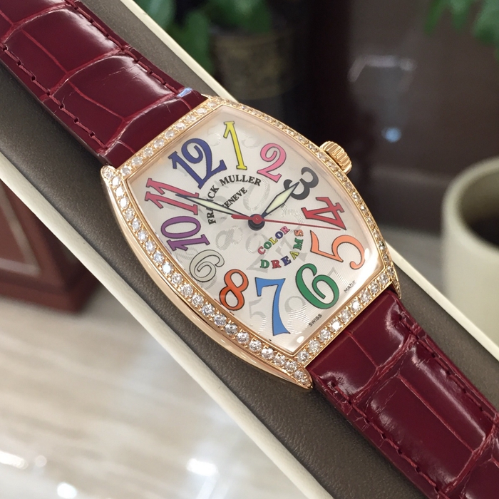 Franck Muller 法兰克穆勒 COLOR DREAMS 系列，5851 M SC COL DRM D 1R，45*32毫米表径，18K玫瑰金，原镶钻圈钻耳，彩字面盘，自动上弦机芯。专柜定价：286000港币。 全套附件齐全。