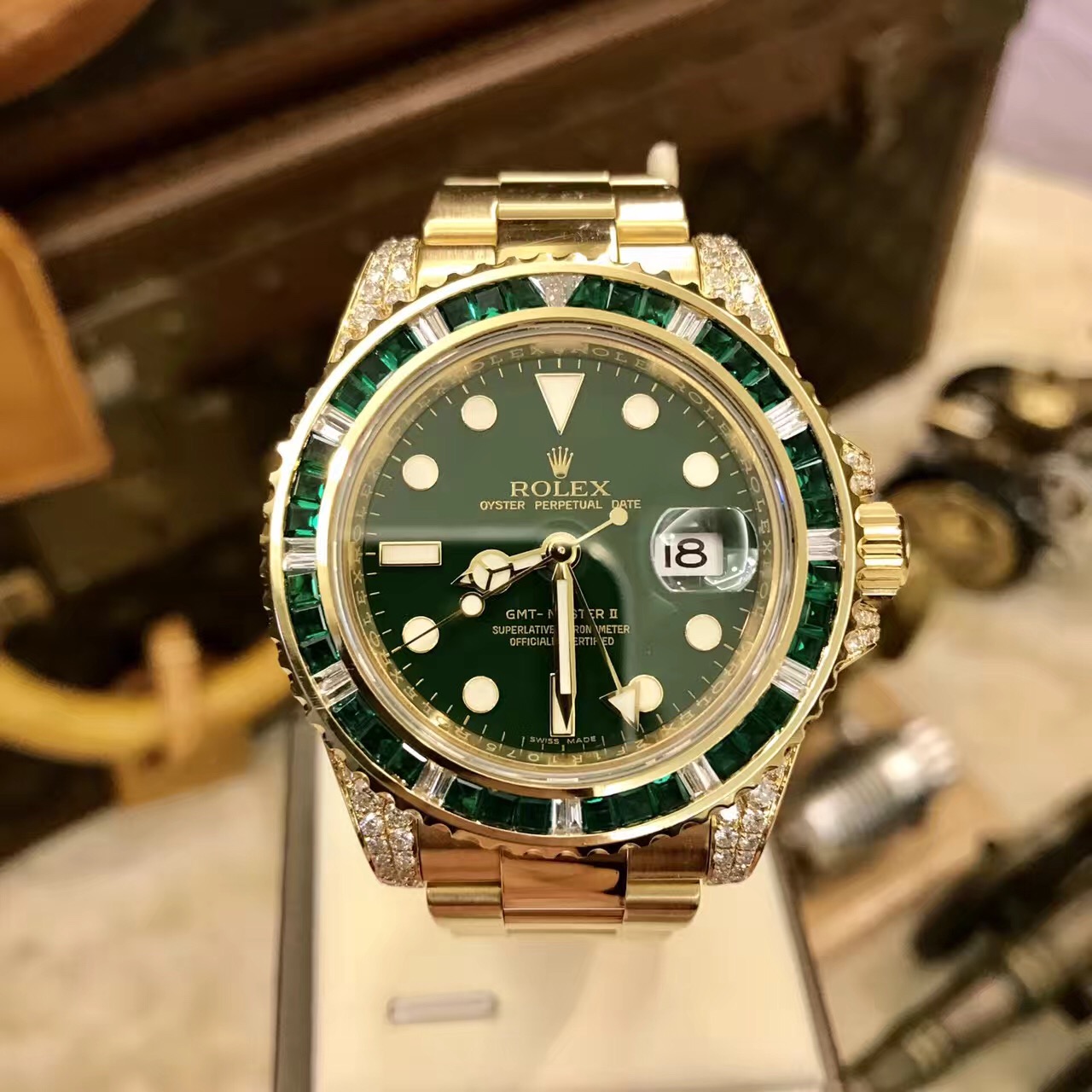 Rolex 劳力士 格林尼治型II系列，116718-LN-78208。40毫米表径，18K黄金后镶钻表壳，绿色面盘，3点位置日期显示，自动上弦机械机芯。 二手单表。