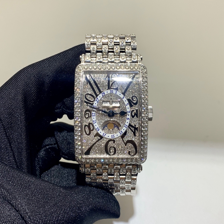 FRANCK MULLER 法兰克穆勒 Long Island 长岛系列，1200 MC L D CD。32*54.6毫米表径，18K白金原钻表壳，满天星面盘，指针式日期显示，月相显示、星期显示、月份显示，自动上弦机械机芯。 单表附保卡。