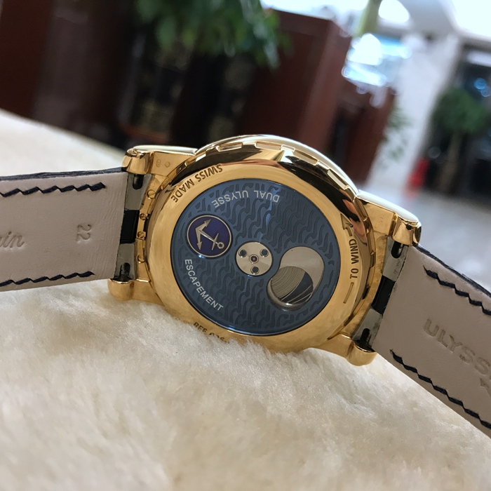 Ulysse Nardin 雅典 奇想系列 026-88。44.5毫米表径。18K黄金表壳，深蓝色表盘。蓝宝石水晶玻璃表镜。手动上弦机械机芯。 单表无附件。