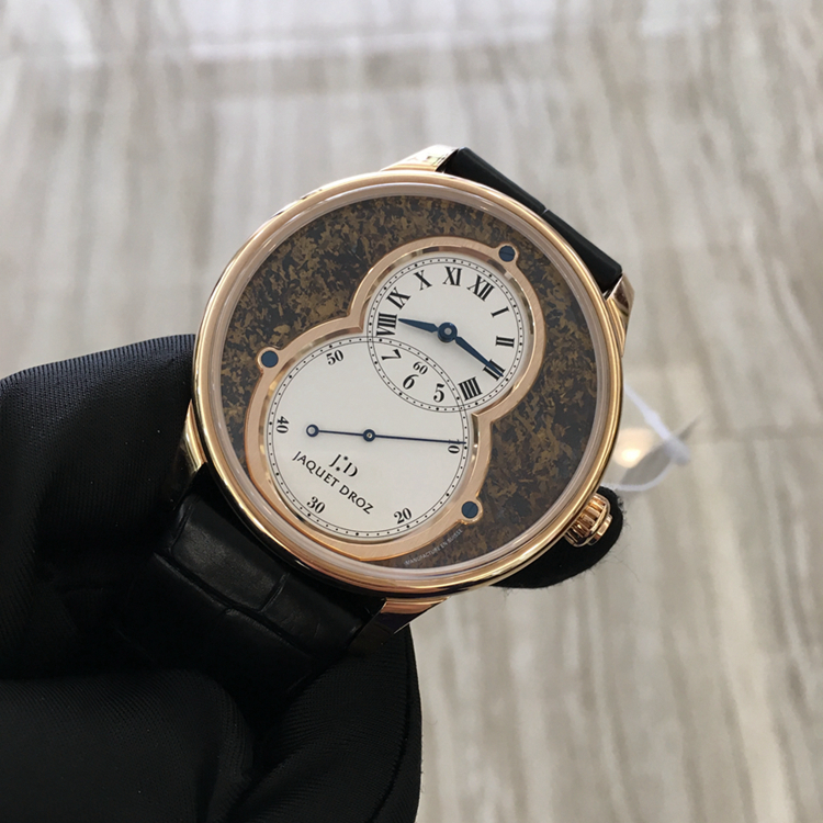 Jaquet Droz 雅克德罗大秒针系列，J003033357。43毫米表径，18K玫瑰金 
