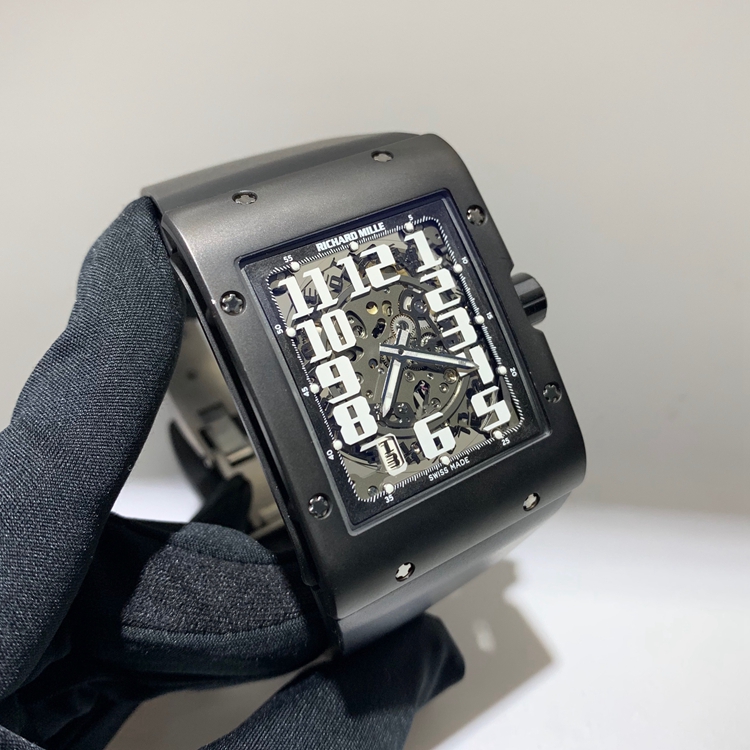 RICHARD MILLE 理查德米勒 男士系列，RM 016。49.80x38毫米表径，钛金属表壳，镂空面盘，7点位置日期显示，自动上弦机械机芯。 单表无附件。