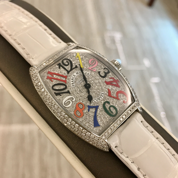 FRANCK MULLER 法兰克穆勒，FM2852。精钢后加钻满天星彩字面盘，43X32mm中号女表，采用国外最顶级的钻石及镶工，精准石英机芯。 未使用品全套附件齐全。
