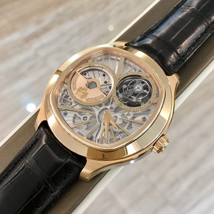 Piaget 伯爵 Black-Tie 黑带系列，Piaget Emperador枕形陀飞轮腕表，G0A36041。46.5毫米表径，18k玫瑰金，1点钟位置镂空陀飞轮装置，前置自动摆陀，小型蓝宝石水晶透明底盖，备有动力储备显示窗口。自产 Cal.1270P 超薄自动上弦陀飞轮机械机芯，铂金摆陀，动力储备40小时。