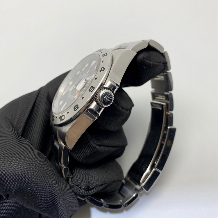 Rolex 劳力士 探险家型系列，216570-77210。42毫米表径，精钢表壳，黑色面盘，配有大箭头的橙色24小时指示针，3点位置日期显示、双时区功能，cal.3187自动上弦机械机芯。专柜定价：63100元。 单表无附件。