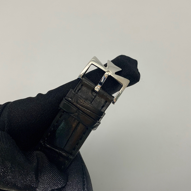 Vacheron Constantin 江诗丹顿 传承系列，85180/000G-9230。40毫米表径，18K白金表壳，白色面盘，6点位置日期显示，2450 Q6自动上弦机械机芯，动力储备40小时，专柜定价：201000元。 单表无附件。