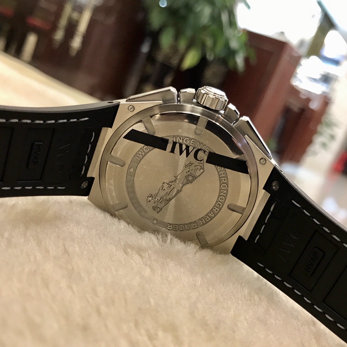 IWC 万国 工程师系列，IW378507。专业赛车手特别版。45毫米表径，精钢表壳，暗蓝灰色面盘，六点位置小秒针及日历显示，十二点位置12小时计时时针分针，双面防反光平面蓝宝石玻璃表镜，自动上弦机械机芯，动力储备68小时。专柜定价：85800元。 全套附件齐全。