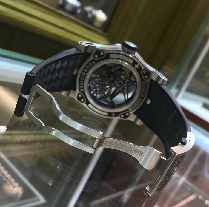 RogerDubuis 罗杰杜彼 历史系列，RDDBSE0185。48毫米表径，钛金属表壳。镂空表盘，蓝宝石水晶玻璃表镜。手动上弦机械机芯，动力储备60小时。 单表无附件。