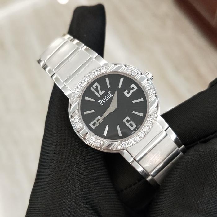 PIAGET 伯爵，GOA28047。28毫米表径，18K白金镶钻，特殊黑色面盘，精准石英机芯。 单表无附件。